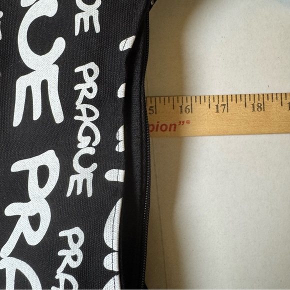 Robin Ruth Souvenir World Hobo Handbag - Picture 7 of 7